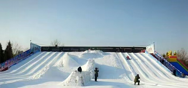 冰雪滑梯