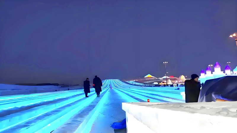 冰雪滑梯